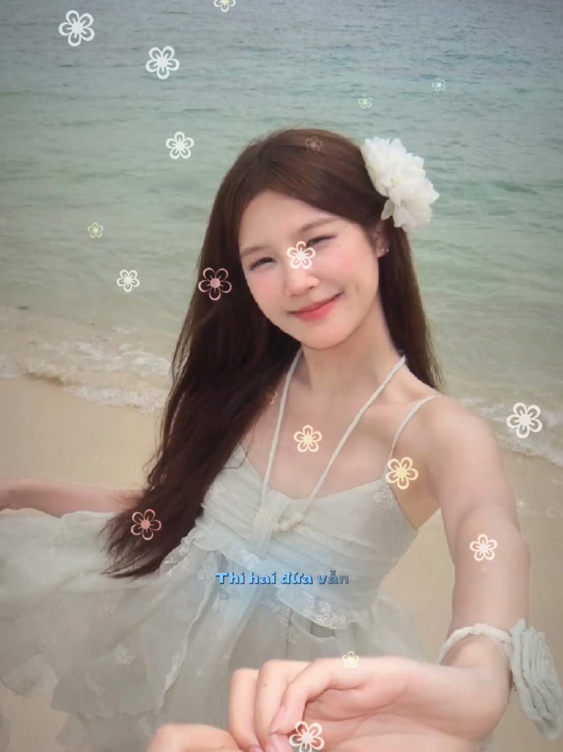 Chỉ muốn bên anh lắng nghe những vô tri chẳng đuôi với đầu... #DoiBan #PhamQuynhAnh #HoangYenChiBi #HuaKimTuyen #Bkmuzic #mymiu #nhachaymoingay 