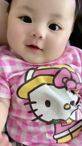 Nằm chuyện với mẹ ngoan xỉu 😍 #embedangyeu #baby #xuhuong #viral 