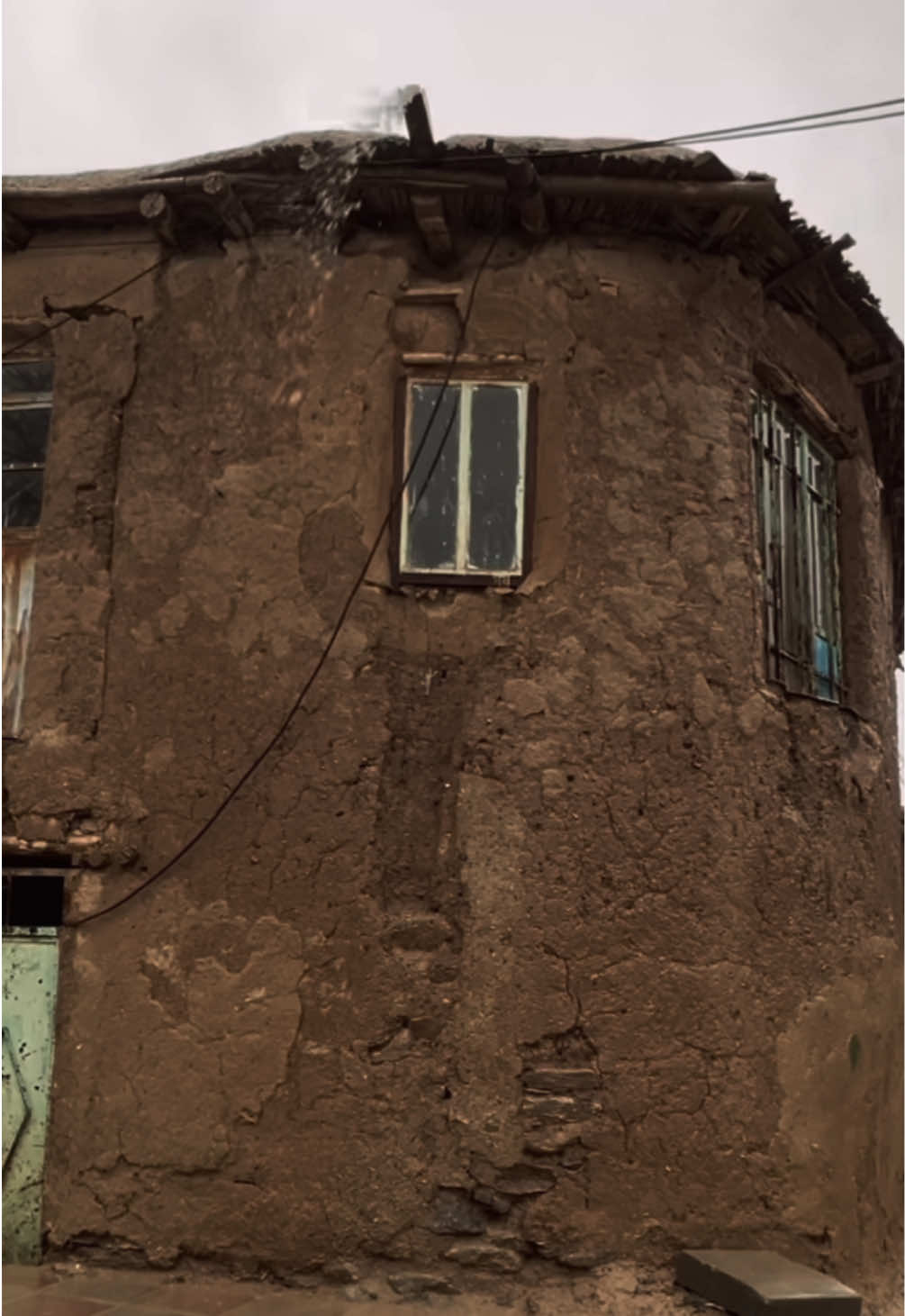 This song and video took me back to the unpaved alleys and mud-brick homes, where the only thing you could sense was the warmth and sincerity of the people. It’s true there was poverty, but people genuinely cared for one another. The more technology advanced, the colder hearts became… #afg #afg #afg #afghanistan🇦🇫 #afghanistan🇦🇫 #afghanistan🇦🇫 #afghanistan #afghanistan #afghanistan #ahmadzahir #afghan #افغانستان #افغان #افغانی_تیک_تاک #🇦🇫 #🇦🇫 #🇦🇫 #afghansong #oldafghansongs #oldafghanistan #afghantiktok #تیک_تاک_افغانی #افغانستان_تیک_تاک #goviral #احمد_زاهر #احمد_ظاهر #kabul #kabuljan #کابل #کابل_جان #goviral 