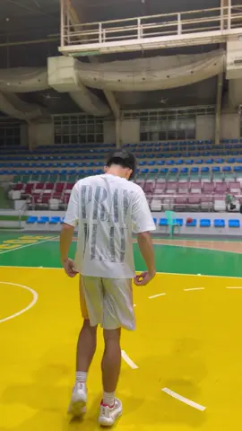 pray before play! 🙏🏻🙌🏻 @BEYOND THE ARC #fyp #4u #basketball #workout 
