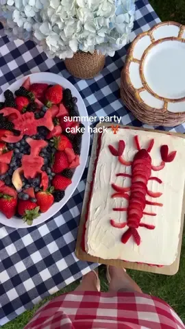 summer party cake hack using a store bought cake and strawberries! 🍓🦞 #summerparty #partyhack #lobstercake #nantucket 