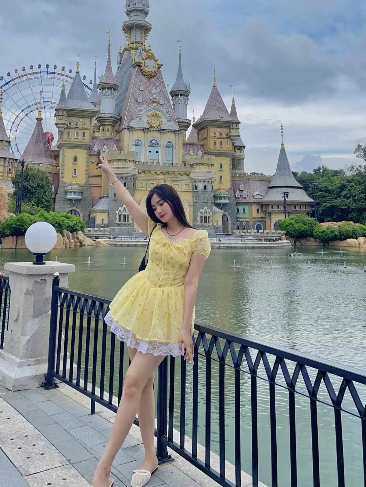 𝚅𝚒𝚋𝚎 𝙲𝚘̂𝚗𝚐 𝙲𝚑𝚞́𝚊 😝 𝑉𝑖𝑒𝑡𝑛𝑎𝑚𝑠 𝐷𝑖𝑠𝑛𝑒𝑦𝑙𝑎𝑛𝑑 🎀🎡🏰 #PhuQuoc #vinpearlphuquoc#disneyland 