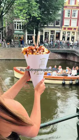Cheers xxxx #tpareltje #FoodTok #viralfries #biggestfriesofamsterdam #matcha #hiring 