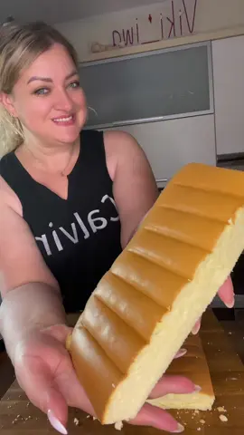 Апельсиновый торт 🍊 Растительное масло 90 мл  Мука 110 г  Апельсиновый сок 110 мл  Яичные желтки 8 шт  В отдельной миске взбить  Восемь белков  Лимонный сок 7 мл  Сахар 70 г  Форма 30 на 25 застелить пергаментной бумагой  Выпекать в разогретой духовке 150° час  Для крема  Взбитые сливки 100 г  Сахар 8 г  Или просто можно взять варенье  Приятного аппетита  Больше вкусных рецептов на моем телеграмм канале ссылка в шапке профиля  #cake#r#Recipe#fyp#cake#домашняявыпечка#вкусныеипростыерецепты#пирог#бисквит