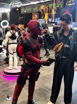 Deadpool moment🤣#foryou #fyp #usa🇺🇸 #funny #funnyvideos #disney #disneyworld #disneyland #viral #deadpool #deadpoolcosplay 