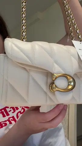 Unbox my money bag                      Coach tabby shoulder bag 20 with pillow quilting #coach #coachbag #whitebag 