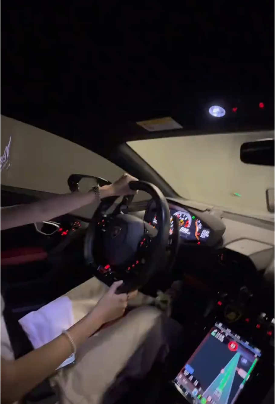 Tiếng gầm của động cơ V12 có thể dập tan mọi lời đồn về bạn #Lamborghinisvj 