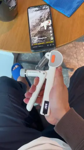 Watching video while exercising😏#gadgets #coolgadgets #coolstuff #shopping #product #amazonfinds #amazonmusthaves #LearnOnTikTok #tiktokmademebuyit #fyp 