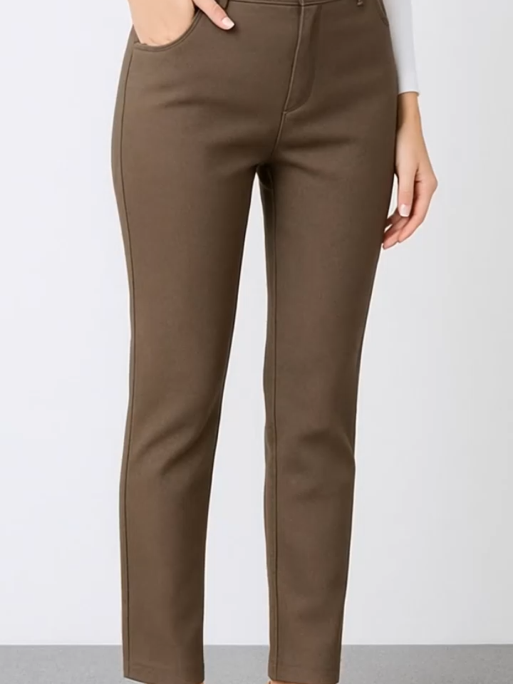 Bahan adem, potongan slim fit. Cocok buat kerja dan meeting seharian.  #celanakerjamurah #celanakerjacewek #outfitkerjawanita #celanaslimfit #ootddewasa
