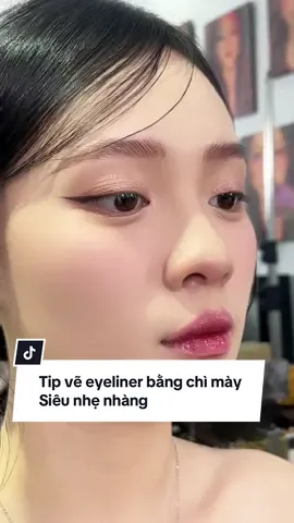 Tip vẽ eyeliner bằng chì mày Siêu nhẹ nhàng 🥰 #tips #Eyeliner #chiase #makeupquantanphu #Daotaomakeupchuyennghiep #Daotaohocviennangcao #ThyThoMakeUpArtist 
