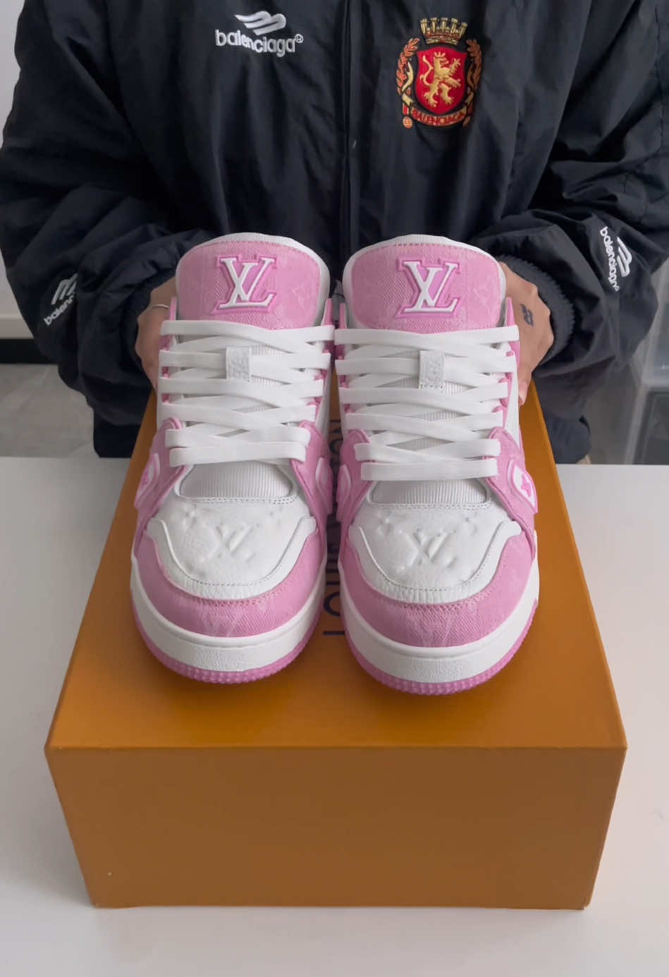 Lv Trainers pink 🌸@Maskick  Men’s & Women’s 😍 #viral #fyp #luxuryshoes #sneakers #explore #designer #blowthisup #trending #explorepage #mensfashion #fashion #fashiontiktok #tiktokviral #xyzbca #lv #lvtrainers #goviral 