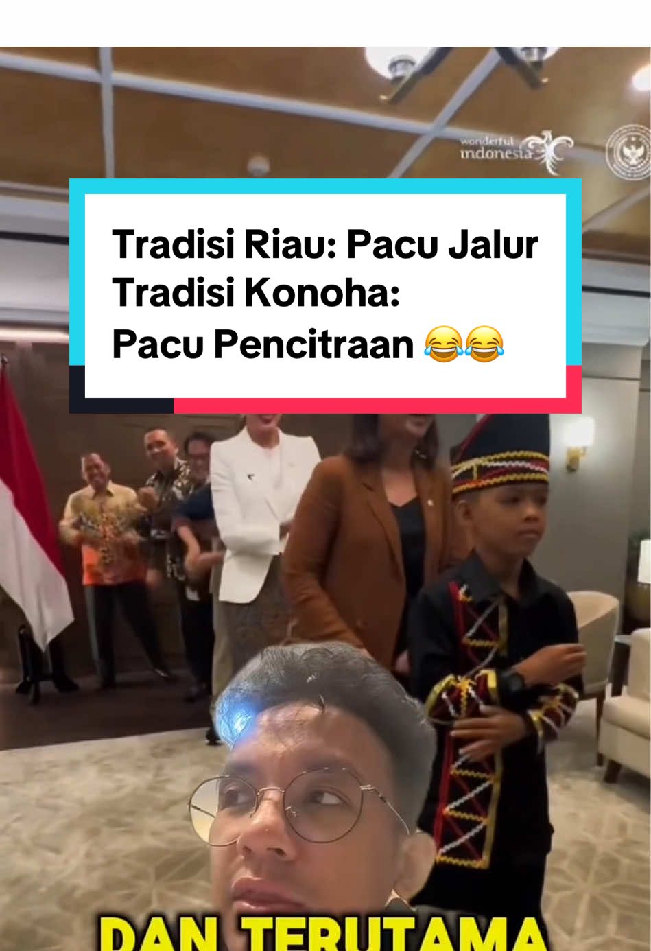 Terima kasih Menparekraf & Menteri Kebudayaan — tanpa kalian, dunia tak kenal pacu jalur Riau!  Kini boat kid pacu jalur a.k.a Rayyan Dikha bikin aura farming dance go international.  Tinggal tunggu menteri-menteri lain ikut pacu pencitraan. Eh maksudnya pacu jalur juga. Jalur politik 🤣🤣🤣 Ini bukan satire pemerintah kok… cuma parodi menteri tipis-tipis biar feed kalian ada konten satir Indonesia yang bergizi 😉 #PacuJalur #aura #fyp #aurafarming #boat 