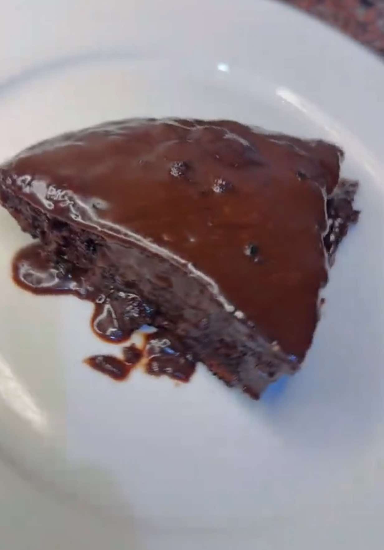 Chocolate cake without oven recipe. ingredient used 1large egg  1cup milk 1/3sugar 1/2 cup oil 1/3 coco powder 1tsp baking powder chocolate sauce  5tsp of Nutella chocolate Warm milk, #EasyRecipe #fypシ゚viral #yummyfood #somalitiktok #yummyfood