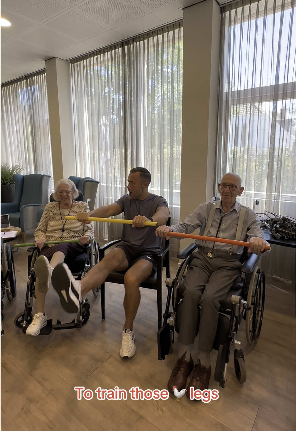 Movement creates connection - at any age ❤️ #foryou #fyp #fitaanhuis #ouderenzorg #zorg #GymTok #voorjou 