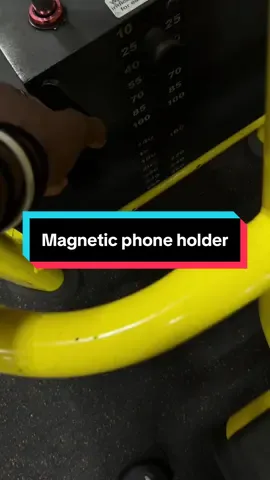 This little thing is a game changer 🔥 #tiktokmademebuyit #fyp #magneticphoneholder #gym #contentcreator 
