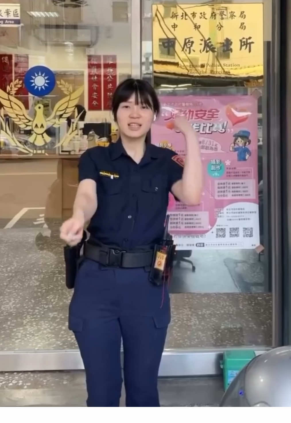 警察檢察官皆是人 人人皆有表達自由 上班：抓人的樣子 下班：被抓的樣子 #下班後的樣子  #分享給大家欣賞  #影片來自網路 #轉發分享非本人製作影片  #沒有標題也是一種標題 