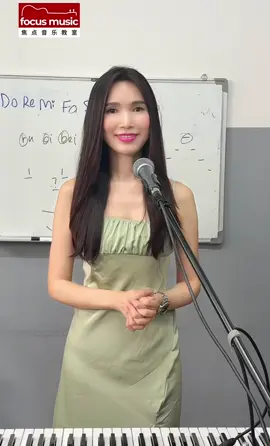 跟着一方老师学习“气沉丹田”， ✖️你的喉咙太紧， ✖️高音破音 ✖️因气不够而声音无力， 一部分原因是气息问题—没有正确的吸气和控制气息。 看一方老师如何示范正确的吸气—“气沉丹田”！ 预约一节免费的试课，在30分钟内让你感觉声音更有力了，喉咙没那么紧了！  预约热线 91178691 Or you can click the link below  https://forms.gle/28azTvB4uM6rLe7V7  #keyboardcourse #pianocourse #pianolesson #pianoclass #strumandsingcourse #musiclover #lovesinging #hobby #music #guitar #musicschoolsingapore #singingcourseforadults #musicschool #sgmusicschool #learnhowtosing #performace #musician #guitarstrumandsing #lıveperformance #guitarlessonforadults #guitarcourseforadults #adultsguitarcourse #guitarlesson #guitarlessons 