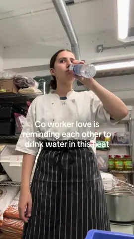 The only time we love each other #hotkitchen #kitchen #pastrychef #pastrycheflife #personalcheftiktok #chefsoftiktok #fyp 