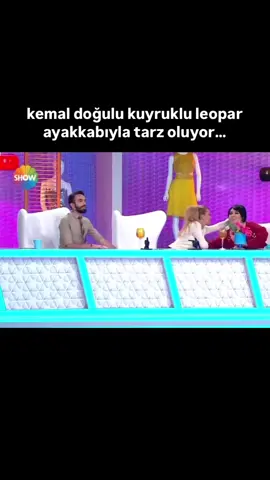 diva🎀👑 • • •Tabii! İşte evde kolayca yapabileceğin klasik fırınsız sütlaç tarifi 👇 --- 🍚 SÜTLAÇ TARİFİ (4-6 kişilik) Malzemeler: 1 litre süt Yarım çay bardağı pirinç 1 su bardağı su 1 çay bardağı toz şeker (damak tadına göre artırılabilir) 1 yemek kaşığı nişasta (buğday ya da mısır nişastası) 2 yemek kaşığı su (nişastayı açmak için) Bir fiske tuz (İsteğe bağlı: vanilin, tarçın) --- Yapılışı: 1. Pirinçleri haşla: Pirinci yıka ve 1 su bardağı suyla birlikte tencereye al. Pirinçler iyice yumuşayana kadar haşla. (Suyu çekmeli ama dibi tutmasın.) 2. Sütü ekle: Haşlanan pirince 1 litre sütü ekle. Kısık ateşte ara ara karıştırarak kaynamaya bırak. 3. Şekeri kat: Süt kaynamaya başlayınca şekeri ve bir fiske tuzu ekle. 10 dakika kadar daha kaynat #keşfet #blackpink #bpwkpp #fyp #kenandoğulu #enes #batur #keşfet 