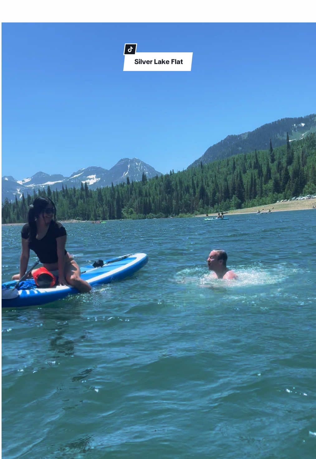 Un rincón escondido en las montañas de Utah que no muchos conocen… 📍Silver Lake Flat, a solo unos minutos de Tibble Fork Reservoir Fuimos a hacer paddle boarding con amigos y fue mágico, aunque había viento, las vistas y la paz lo valen todo. ¿Aún no sabes cómo llegar? Te dejo todo en el video y en los comentarios. Guárdalo para tu próxima aventura en Utah ⛰️ #S#SilverLakeFlatH#HiddenGemUtahU#UtahNature2025P#PaddleBoardingLifeT#TikTokTravel2025A#AventurasEnUtahW#WeekendEscapeM#MooresthefanyExploraL#LugaresMágicosN#NatureLoversUSAD#DogFriendlyUtahU#UtahViewstraveltips #provoutah #summervibes #utah 