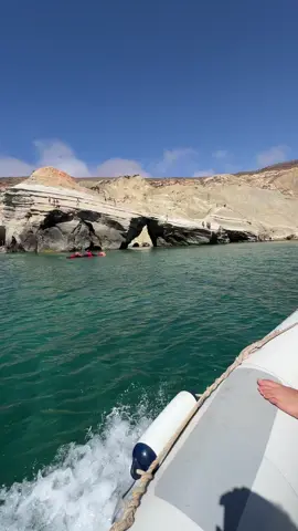 Bienvenue chez Cap Figalo Tours ! Nous vous invitons à découvrir la beauté cachée de la côte ouest algérienne à travers des balades en bateau , et profiter d’une aventure inoubliable en mer avec vos familles.  Destination :  les grottes marines,  Cap Figalo,  La Guitare et d’autres merveilles naturelles Et profitez d’un arrêt baignade dans une eau cristalline ! 🏊‍♂️🌞 Pour plus d’infos contacter nous par message privé ou sur WhatsApp 0549609567 #baladeenbateau #baladeenbateau🌊 #laguitare #capfigalo #aintemouchent #algeria #capfigalo📍🇩🇿 #dz #vacancealgerie #grottecapfigalo 