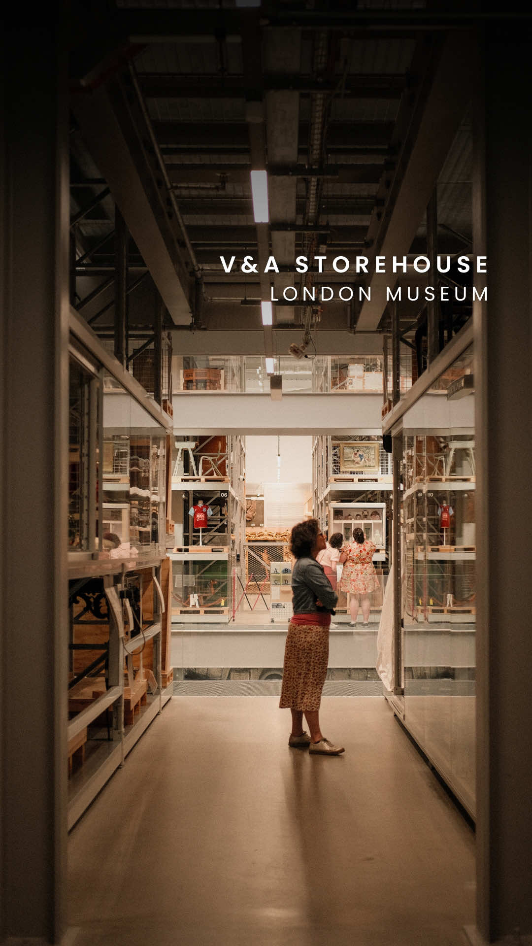 London’s newest museum is nothing short of spectacular 🖼️  @vam_east is home to over half a million objects of interest, curators at work, hidden corners to explore, and a café by one of the area’s best bakeries. Save this for your next day out in London 🤍 #london #visitlondon #londonlife #londonthingstodo #londonblogger #londonmuseum #sondereditions