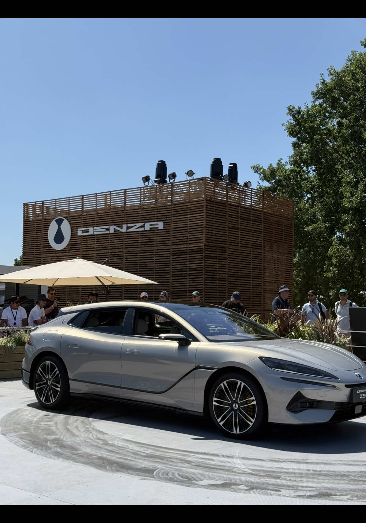 Invited by @DENZA UK to Goodwood Festival of Speed 🚀🇬🇧 Witnessed the European debut of the all-new Z9GT — a 5.2m luxury grand tourer with crab-walking rear-wheel steering, triple-motor power, and a turning circle tighter than a city car. 0–100 in around 3 seconds. Unreal. Inside? Massage seats, a panoramic glass roof, Devialet 20-speaker audio, and even an onboard fridge. It’s first-class travel — on four wheels. Also revealed: the new DENZA B5, a sleek, tech-packed SUV that proves DENZA isn’t just arriving in Europe — they’re here to lead it. #DENZAUK #DENZA #FOS #FestivalOfSpeed #Z9GT #GoodwoodFestivalOfSpeed #BYD #LuxuryEV #ElectricFuture #GrandTourer #CrabWalk #AutomotiveInnovation #TechMeetsLuxury