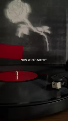 ‘int’ô core nun sento niente.. #liberato#mestajeappennennamo#vinile#vinili#giradischi