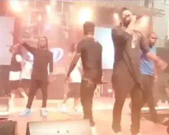 CONCERT KIFF NO BEAT 2012 AU NIGER. @Didi B VOULAIT DÉJÀ RIEN COMPRENDRE ÉNERGIE. VÉRITABLE LEADER  L’HISTOIRE CONTINUE @Camara Mohamed @King_rahim_kahlil 🔱 @Souleymane @Azra L’As de Pique ♠️ @aimé tanoh  ###🔥 #cotedivoire🇨🇮 
