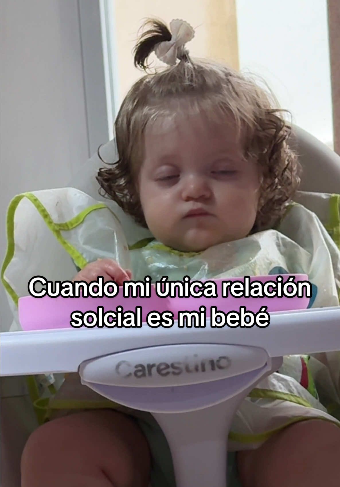 Cuando tu bebé es tu única amiga… pero le aburren los chismes. 😂 #fyp #bebé #baby #babytiktok #vidasocial 