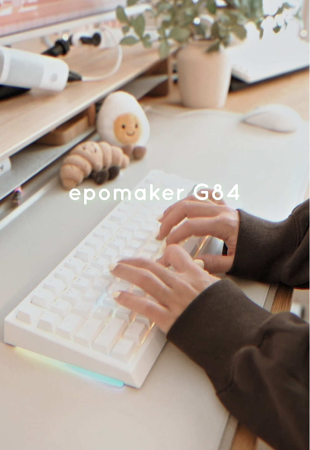 epomaker G84 keyboard ⌨️  -white color with creamy jade switches ☁️ -check it out in my b!0 on my st0refront 🙂‍↕️🌿 #cozy #keyboard #neutrals #asmr #typing @epomakerkeyboard 