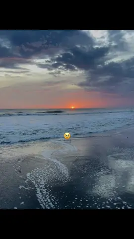 🤍#paratii #jovenescristianos #fyp #sunset #quetecubraconsugracia Amo muchos los atardeceres y los paisajes,la mayoría de mis videos captan la hermosura creada por el mejor artista (Dios)✨#viral #hagamosviralajesus #greenscreen #jovesnescristianos #flypシ #comparte #chicacristiana💕 #