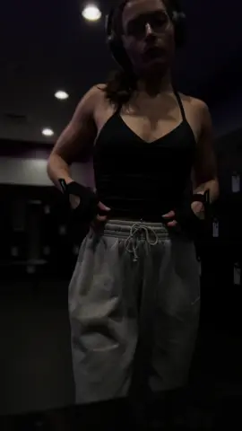 gym got me hooked #gym #GymTok #fitnessmotivation #gymgirl #workout #fyp #foryou #progress @YOUNGLA @DFYNE @Gymshark @YoungLA for Her 