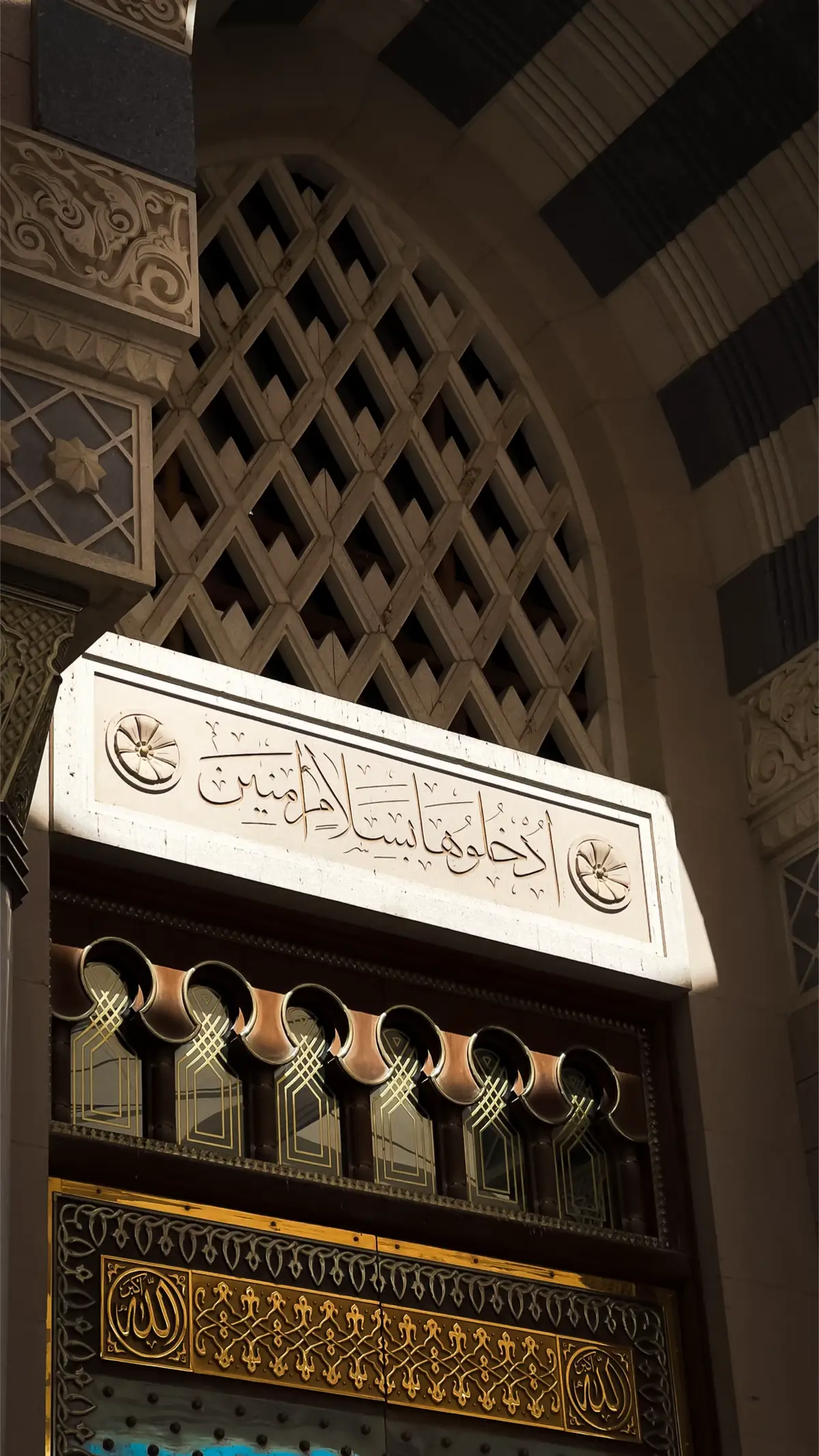 #المدينة #المدينة_المنوره #المسجدالحرام #المسجدالنبوي #طيبة #الحرم #الحرم_المدني #الحرمين_الشريفين #اكسبلور #اكسلبورررررر #تصويري #madinah #madina #explore #explore #ex #viral #fypシ #fyp #foryou 