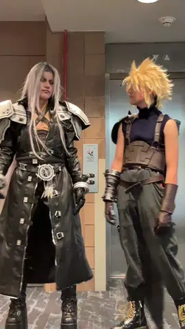 I started laughing bc I accidentally knocked the sword off his back 😭😭 #galaxyconnola #galaxycon #finalfantasy7 