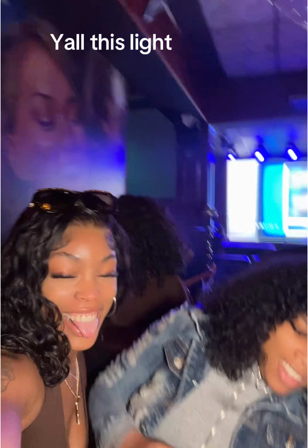 Nah this light blinded us 😂😂😂 hair from L’amour Beaute Hair on instagram 