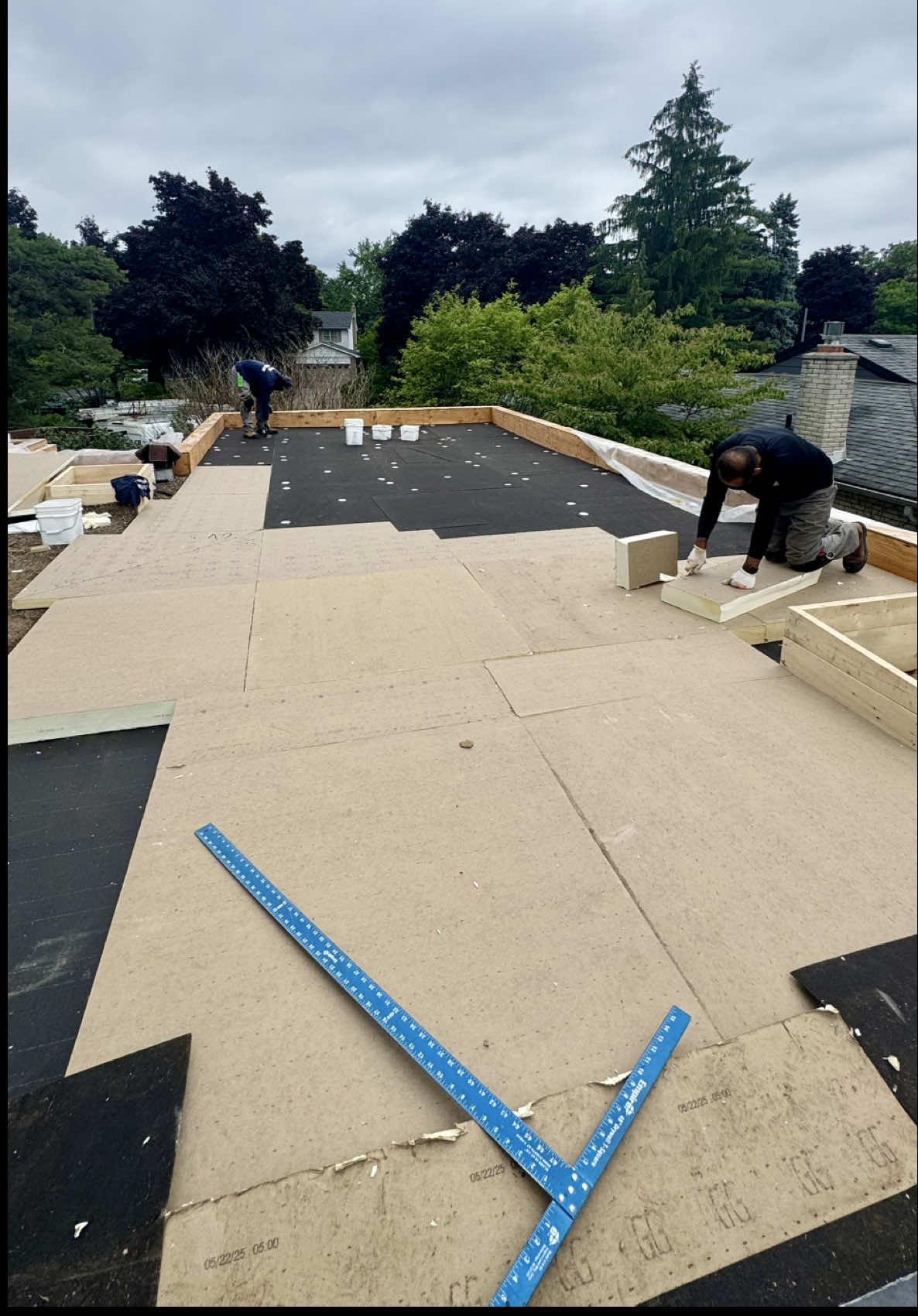 Tapered ISO & flat roof install  #toronto #torontohomes #roofing 