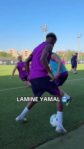 Yamal ripping the blonde twins Lewandoski & Gavi 😭🔥 @CarlisleFansOfficial #fcb #barcelona #barca #skills #footballskills #lamineyamal #yamal #Soccer #footy #trending #gavi #lewandowski #funny 