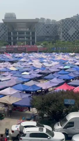 Hello everyone, this is the city of crystal wholesale in China. We have crystals from all over the world. We will live stream here every day starting at 5 PM EST. Welcome everyone to join us.