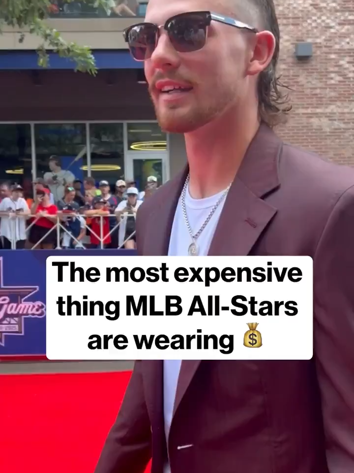 These All Stars didn't cheap out on the accessories today. 💰🥶 [via @mlbonfox]