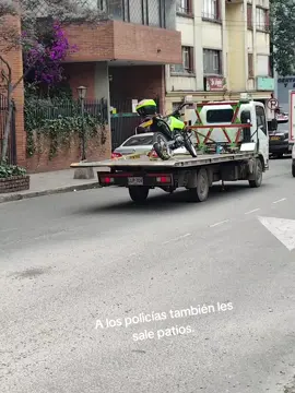 Que ironía ver una patrulla de tránsito rumbo a Patios y sin escalas. 😜#Bogota #fyp #Motos #policianacional 