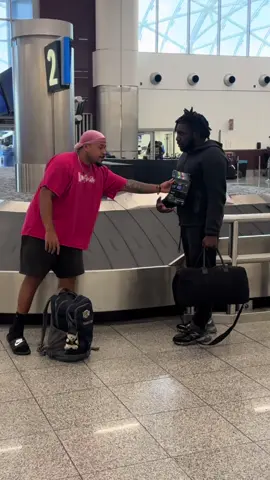 Saw bro at the airport and told him to be apart of the crew 🙌🏾😂 #geminikhai #fyp #viral #tatcha 