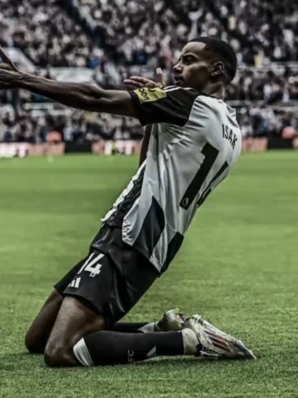 isak .ไปลิเวอร์พูล ? หายไปนานกลับมาตัดแนวนี้หน่อย🔥 #fyp #isak #liverpool #football 
