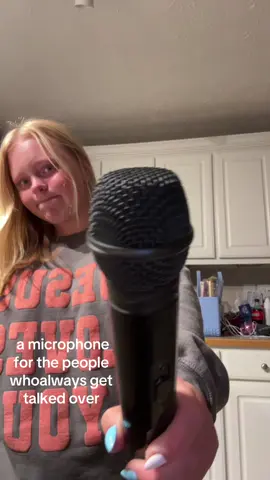 love yall🎤 #microphone #speak #imlistening #ily #fyp