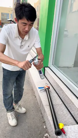 Hướng dẫn anh em bắn keo silicone túi đúng kỹ thuật 😛 #thonhomkinh #thocokhi #thosat #noithat #inox 