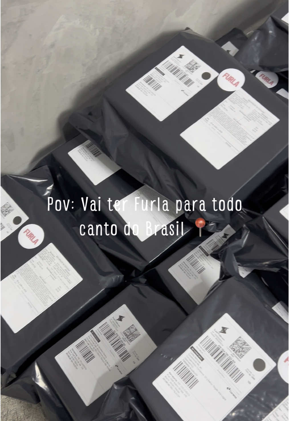 Garanta o seu com cupom especial: 🏷️MEUFURLA Aproveita e corre pro site: 📲 www.frlcalcados.com Seu closet merece esse upgrade! 🩷 #foryou #lojadetenis #girlthings #fyp #viraliza #viral #tenisfeminino 