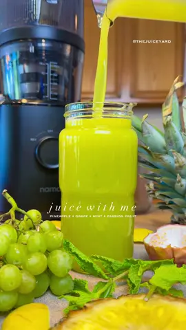 passion fruit brings the drama, mint keeps it cool 😎 this juice is your new favorite summer crush. 💚 🍍 1 pineapple 🍇 12 oz. grapes 🌿 bunch of mint 💛 2 passion fruits 🍋 1 lemon juicer: Nama J2 code: ANNA10 (10% off!)