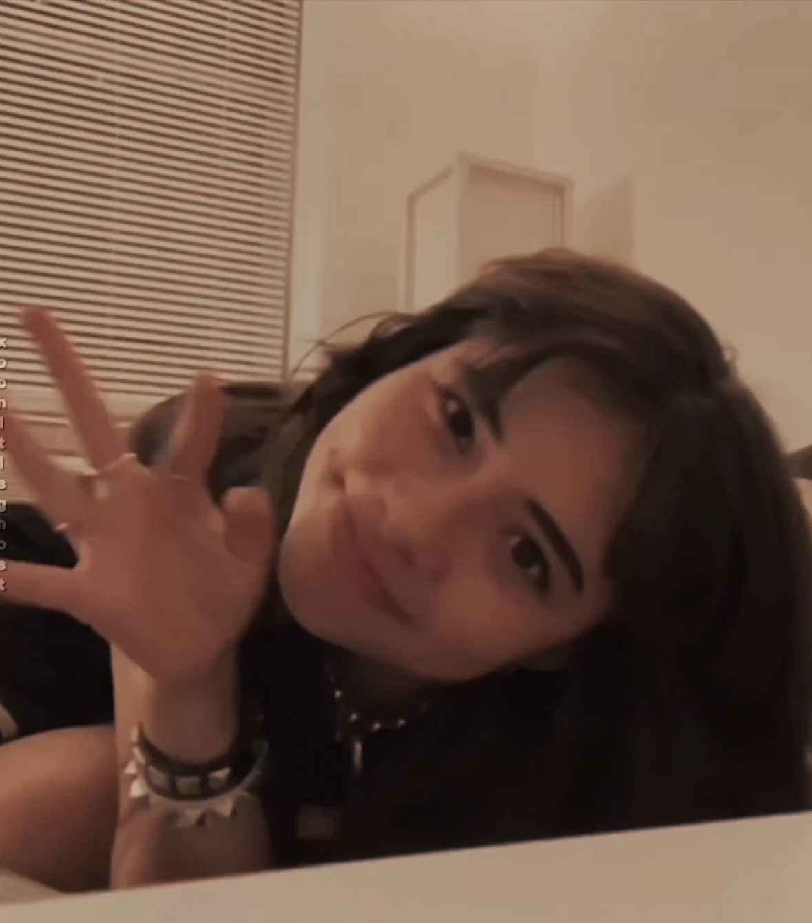 my sister met xochitl at the mall today 👻 || #xochitlsghost #xochitl #xochitlgomez #foryoupage #viral #videostarpro #velocity #edit #blowthisup @Xóchitl Gómez 