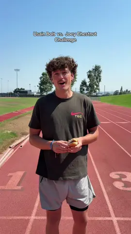 Eat a hotdog and then run 100m Challenge!!! I nominate @Lacy @Logan Paul 