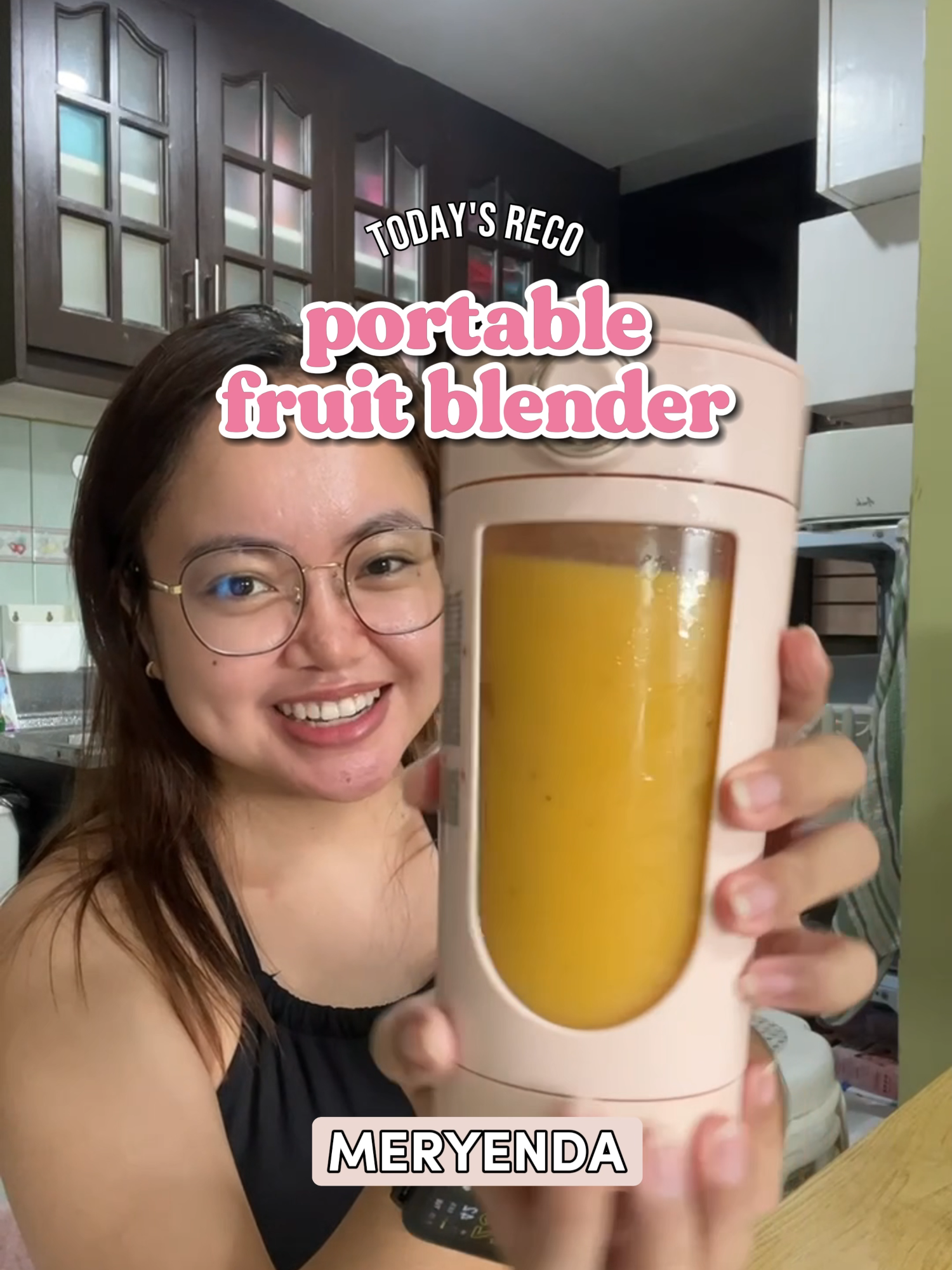 Portable Juice Blender 🥭🍌✨ #JuiceBlender #Fruits #KitchenFinds #HealthyLifestyle #SelfImprovement